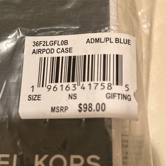 Michael Kors Signature Logo AirPod Case Blue Classic Logo Print Clip Lanyard NWT - Picture 8 of 8